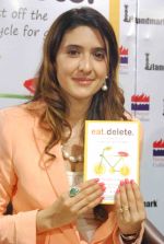 unveils pooja makhija_s book Eat Delete in Delhi on 26th June 2012 (16).jpg